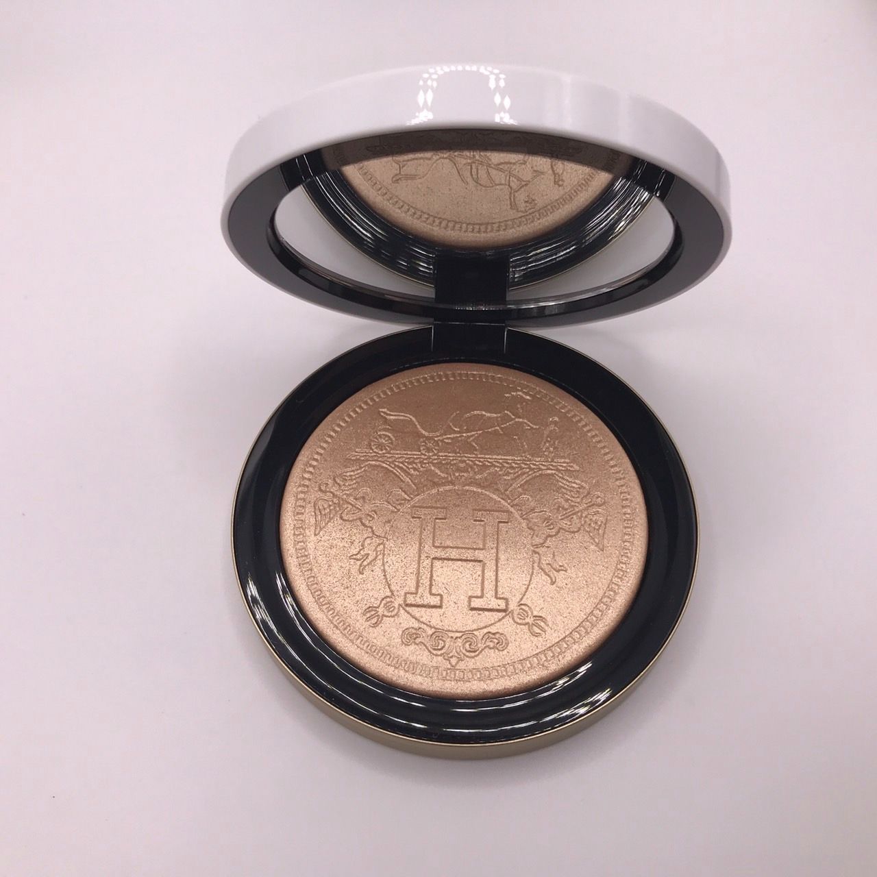 HERMES エルメス プードル オルフェーヴル 01 フェイスパウダー