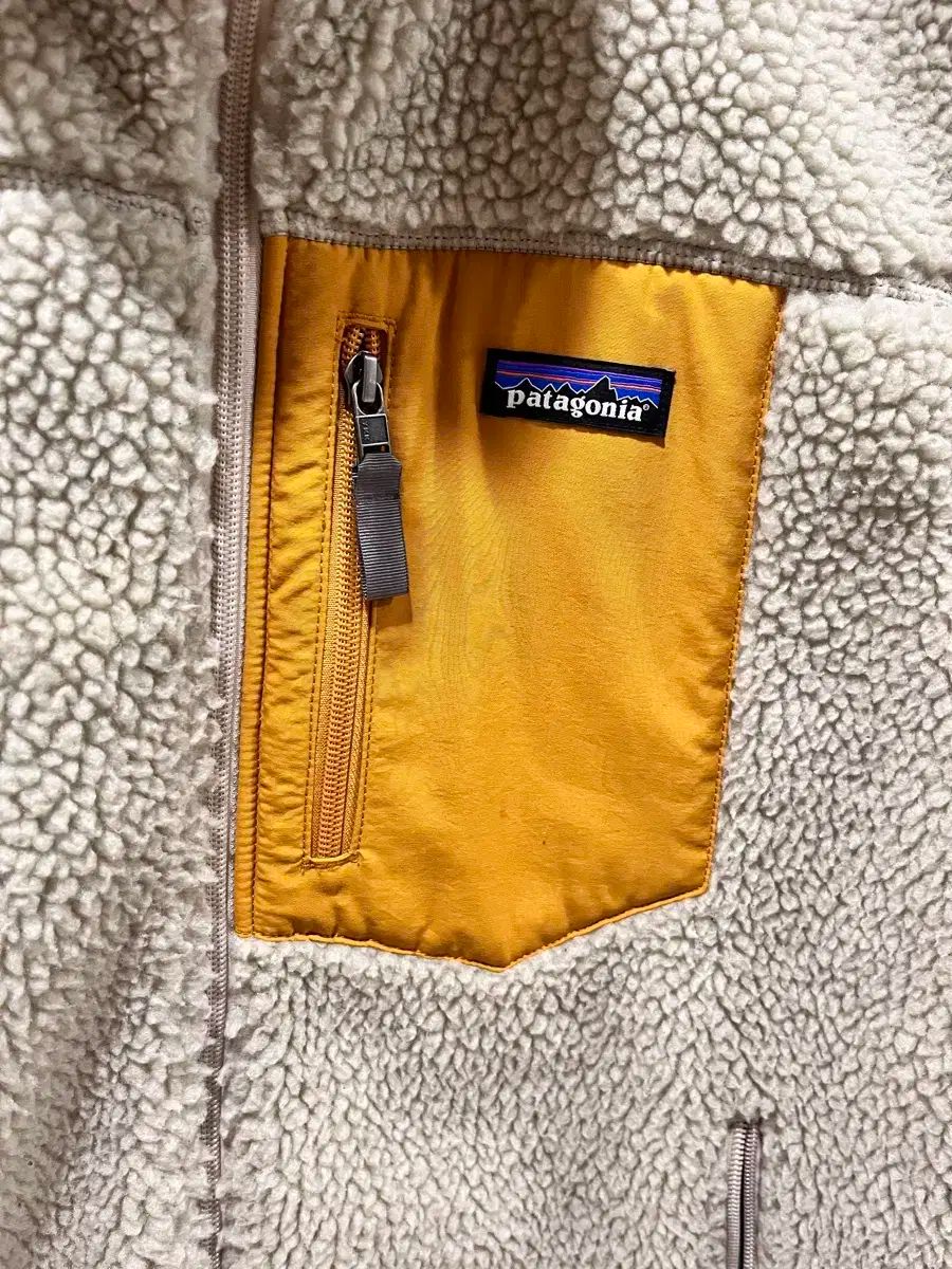 ベスト アイボリー