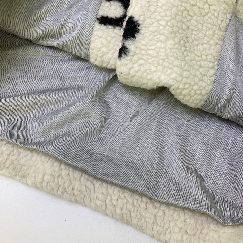 ロゴ柄 ホワイト系