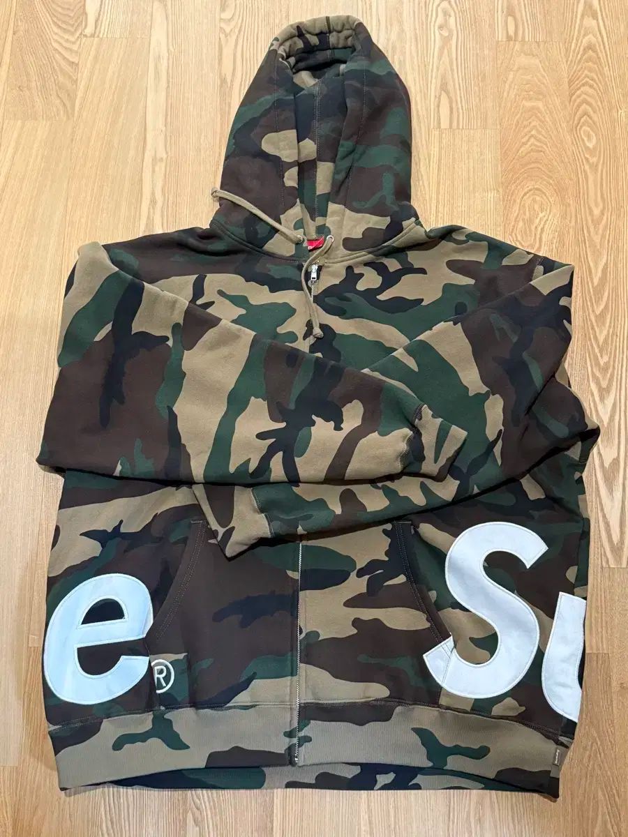 XXL シュプリーム BIG ロゴ フーデッドジップアップ ウッドランド カモ 25SS