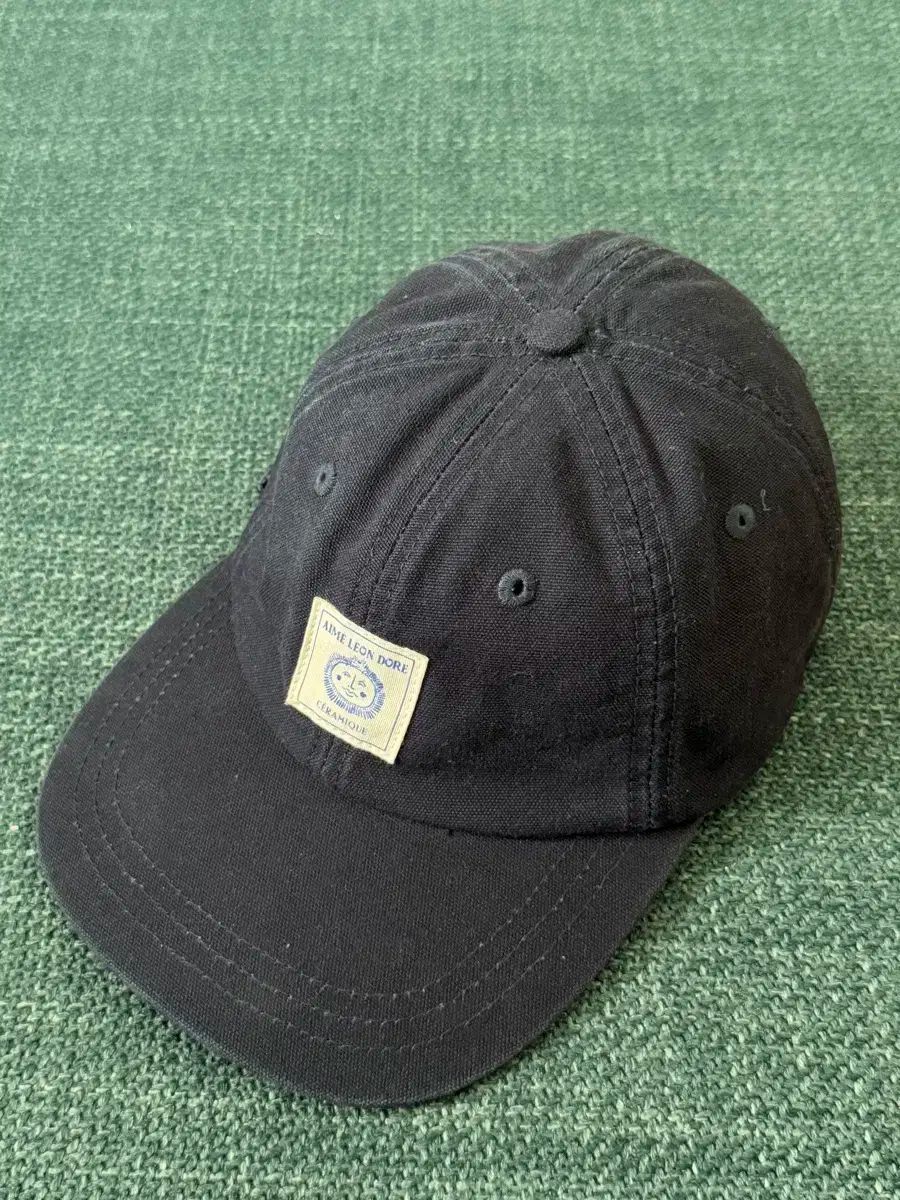 エメレオンドレ Artist ネイビー ベースボールキャップ