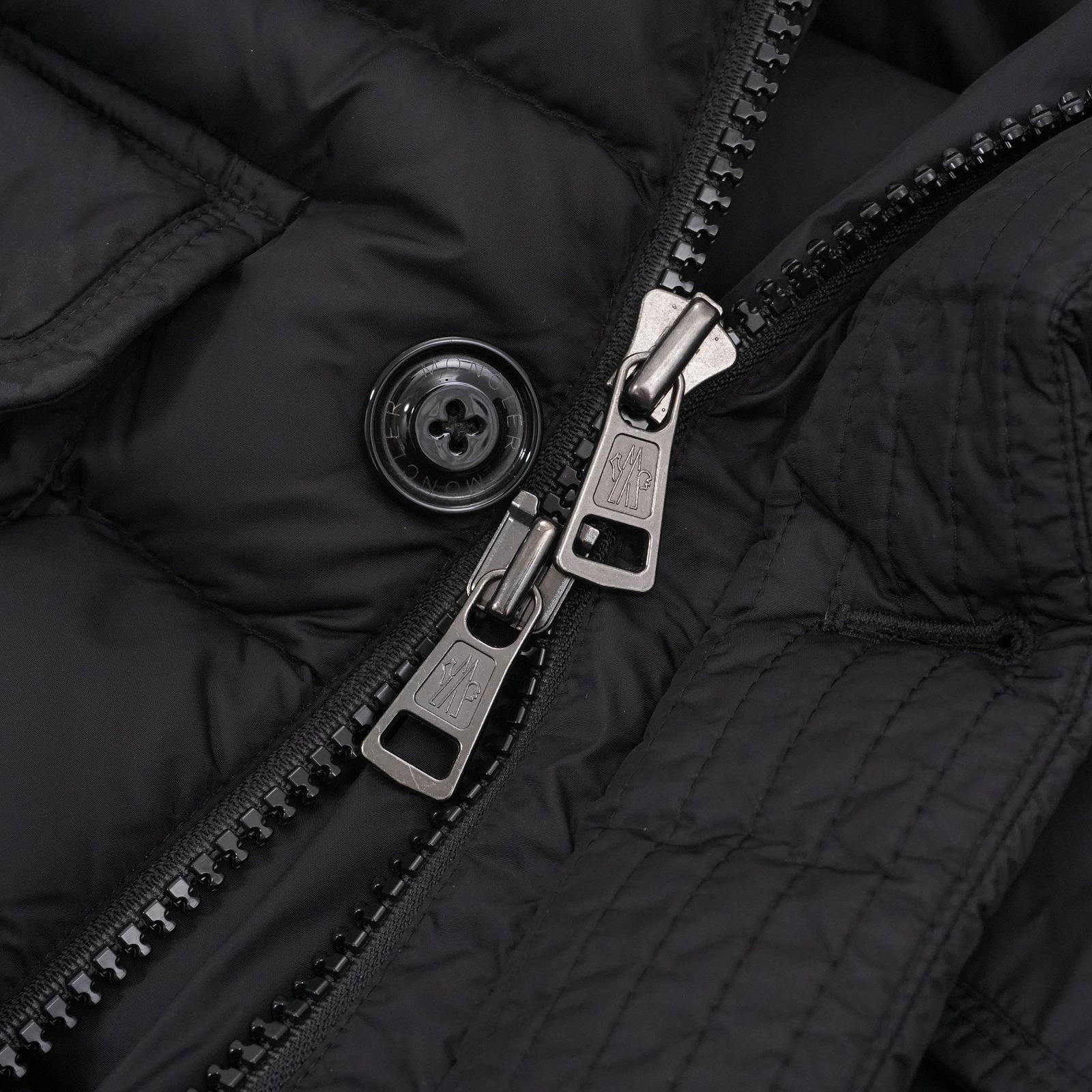 美品 MONCLER クルーニーダウンジャケット ブラック 美品 MONCLER クルーニーダウンジャケット ブラック ブラック Clunye