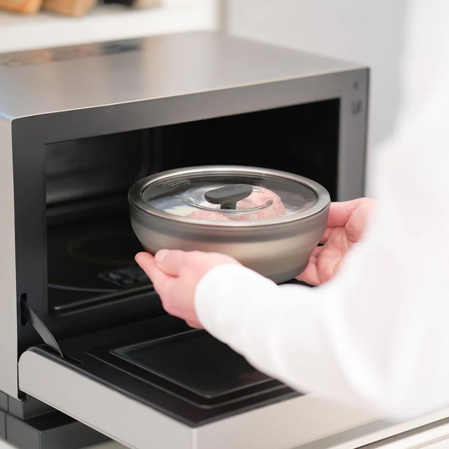 マイヤー Meyer Anyday Cookware 18cm 浅型ディッシュ ブラック レシピブック付き エニデイ 電子レンジ皿 ガラス保存容器 蓋付き 蒸し ロースト サービング 食品の保存用 耐熱ボウル