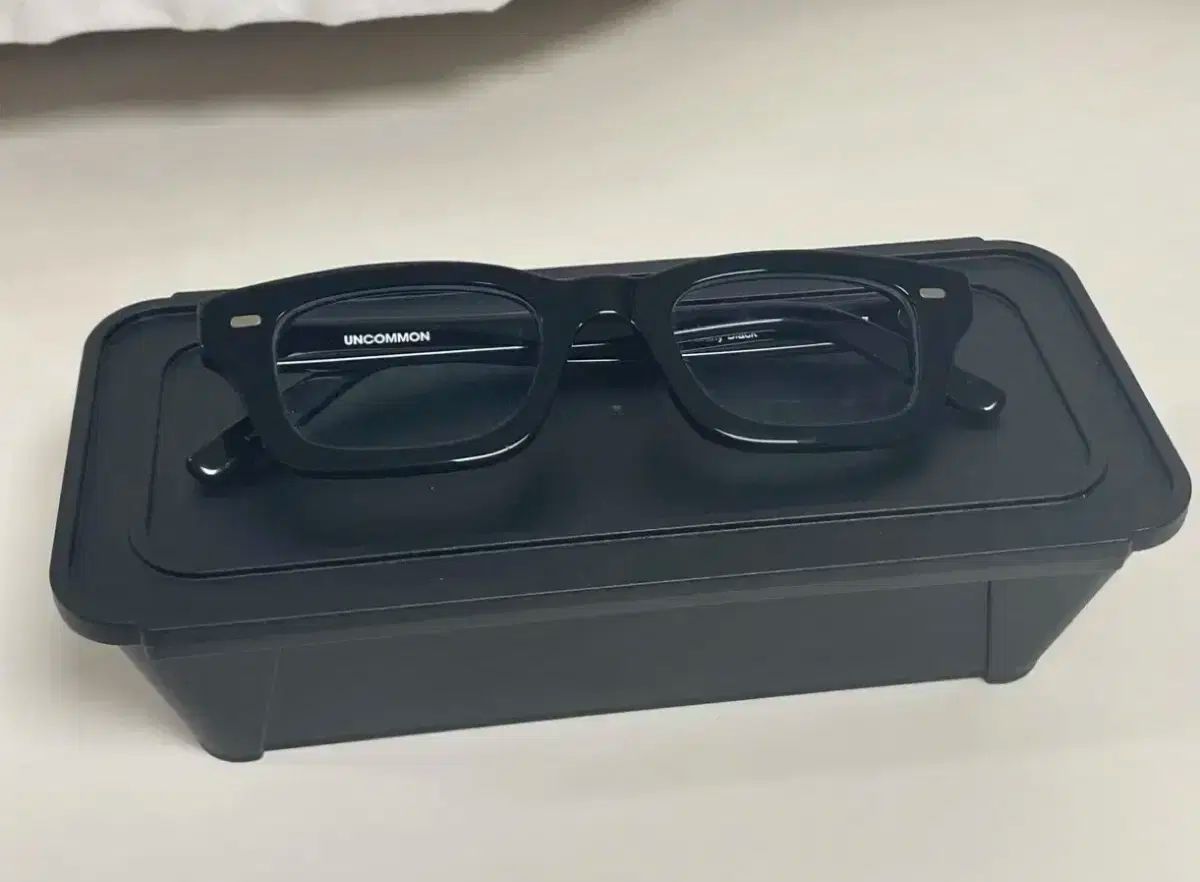 アンコモンbuck メガネ ホン ジュン JUN 着用