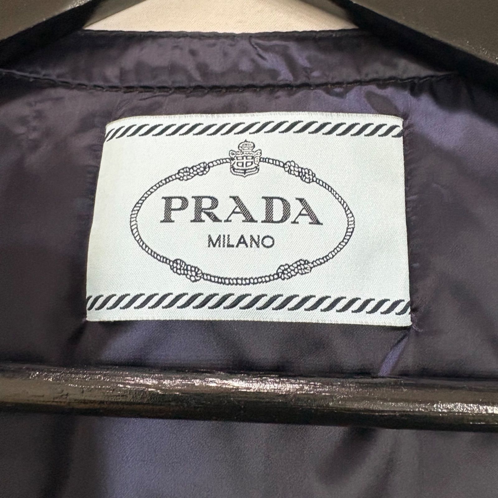 極美品✨ PRADA プラダ ダウンジャケット ノーカラー 三角ロゴプレート