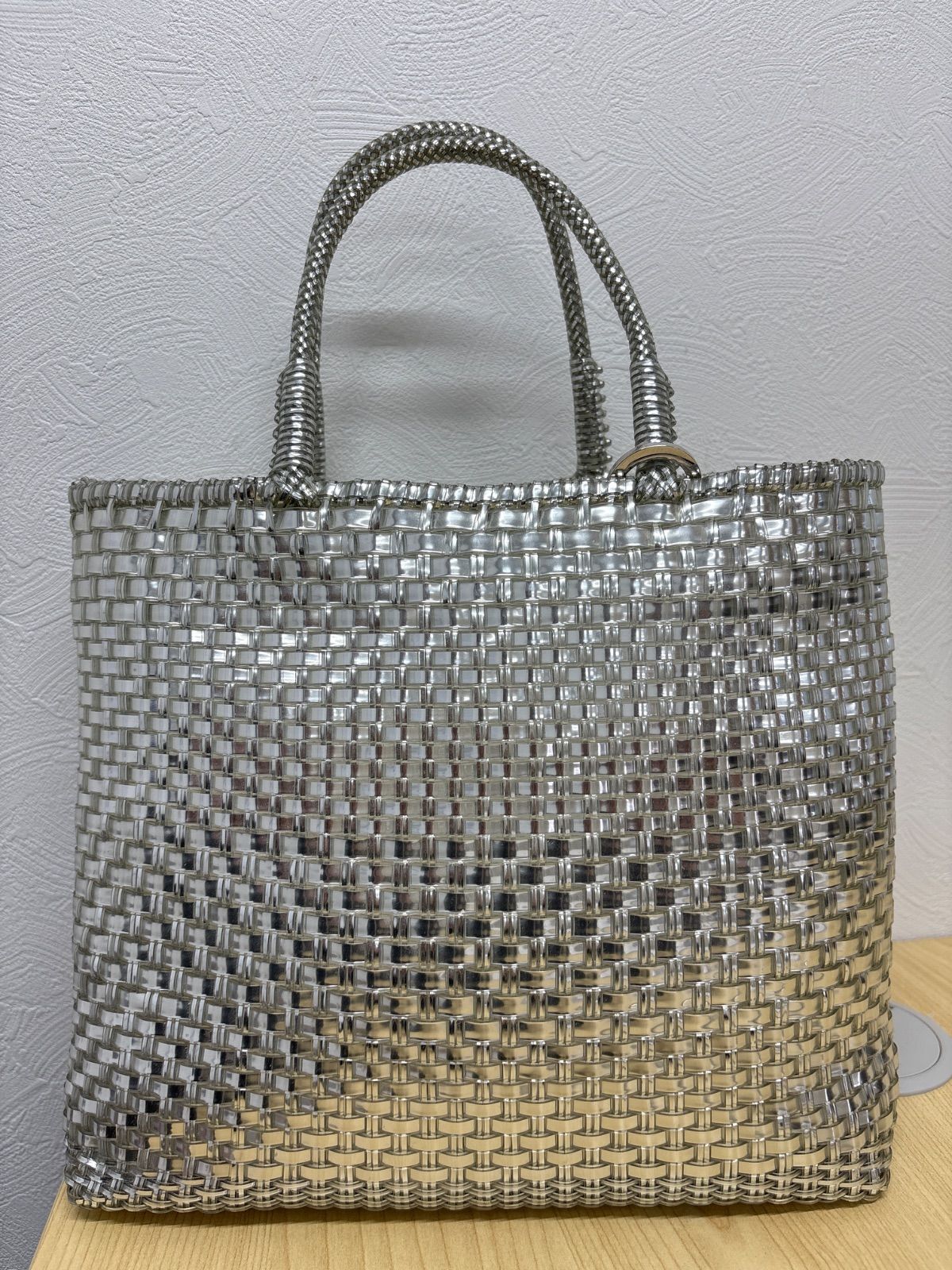 ANTEPRIMA アンテプリマ イントレッチオ スモール シルバー - メルカリ