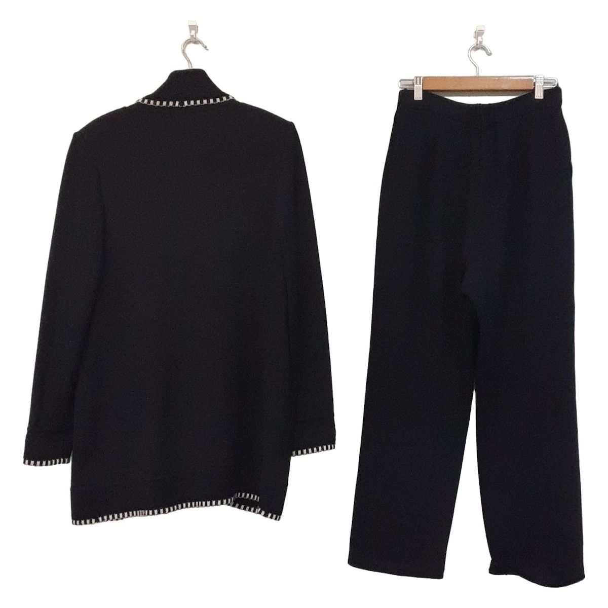 ST.JOHN セントジョン レディースパンツスーツ レディース - ダークネイビー×アイボリー ニット 肩パッド ウエストゴム