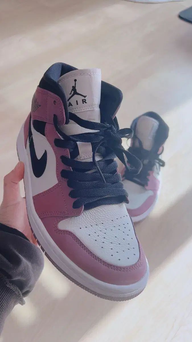  ジョーダン 1 ミッド ライト マルベリー 245 シューズ(男性用) バスケットボール