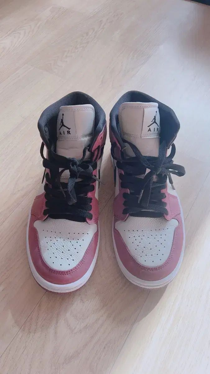 ジョーダン 1 ミッド ライト マルベリー 245