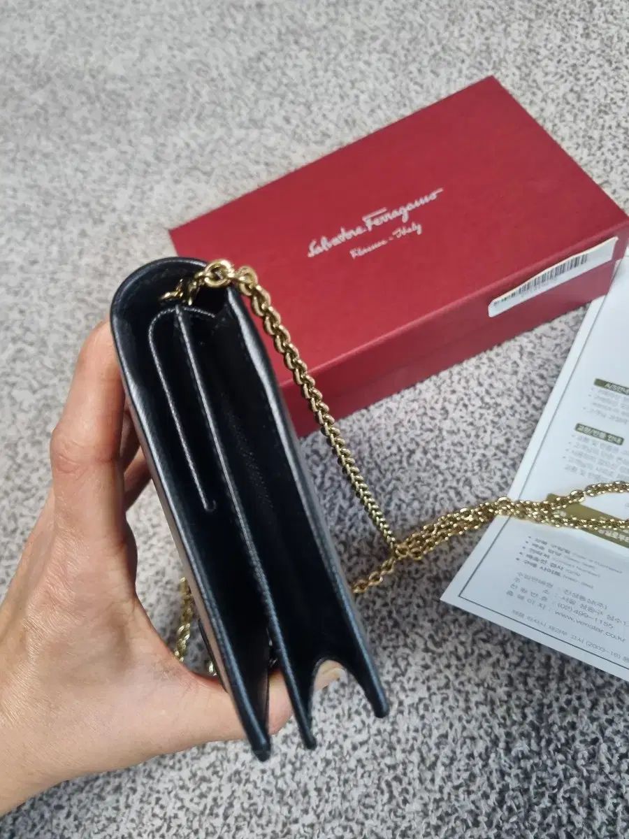  フェラガモ ブラック チェーン ミニバッグ メッセンジャーバッグ ショルダーバッグ