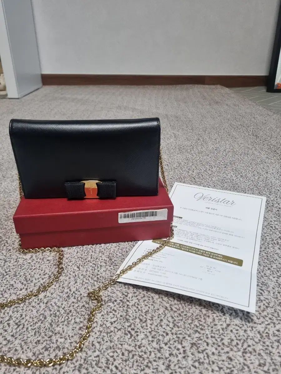 フェラガモ ブラック チェーン ミニバッグ