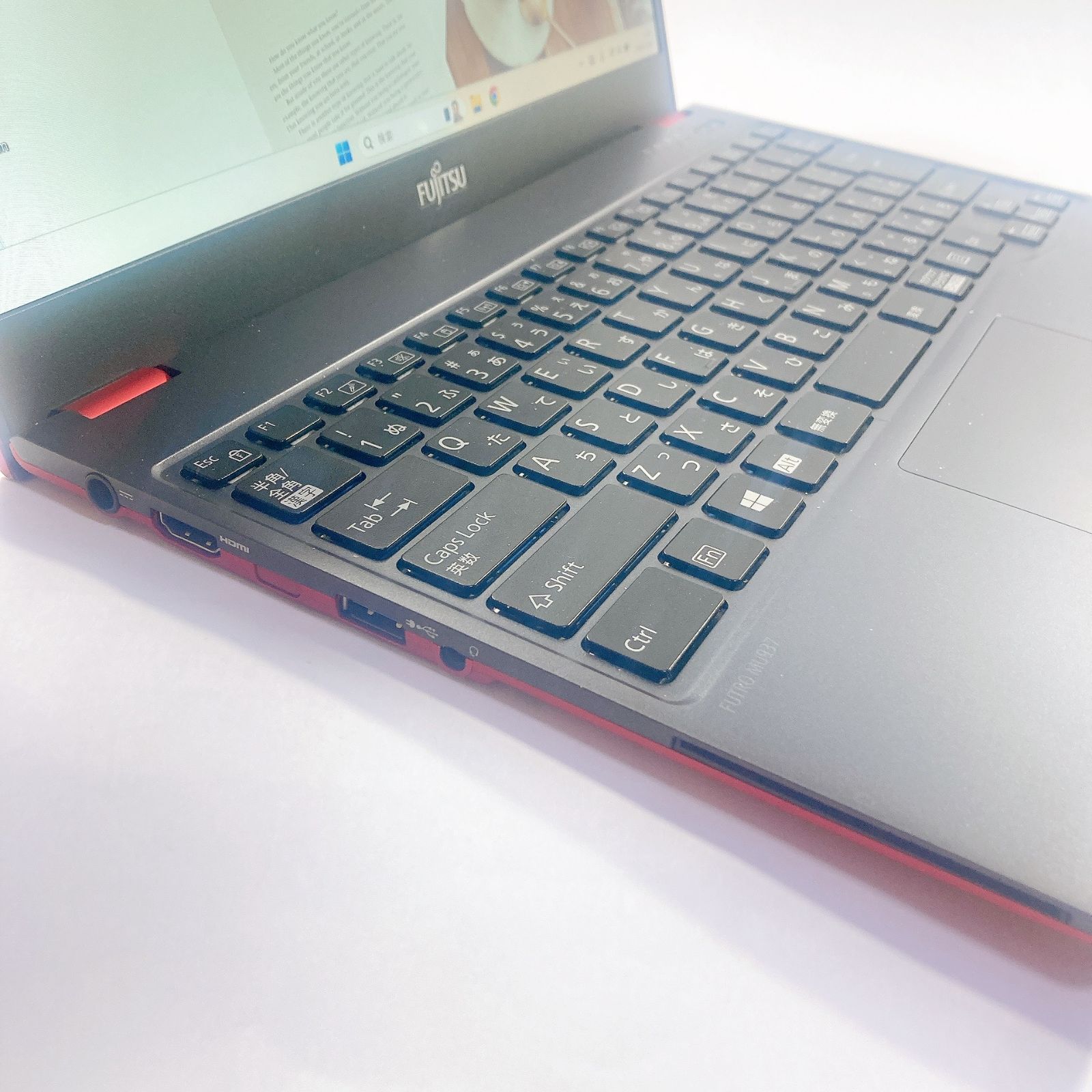 526✨赤/爆速SSD新品 /薄型軽量 /Office付き✨すぐ使えるノート