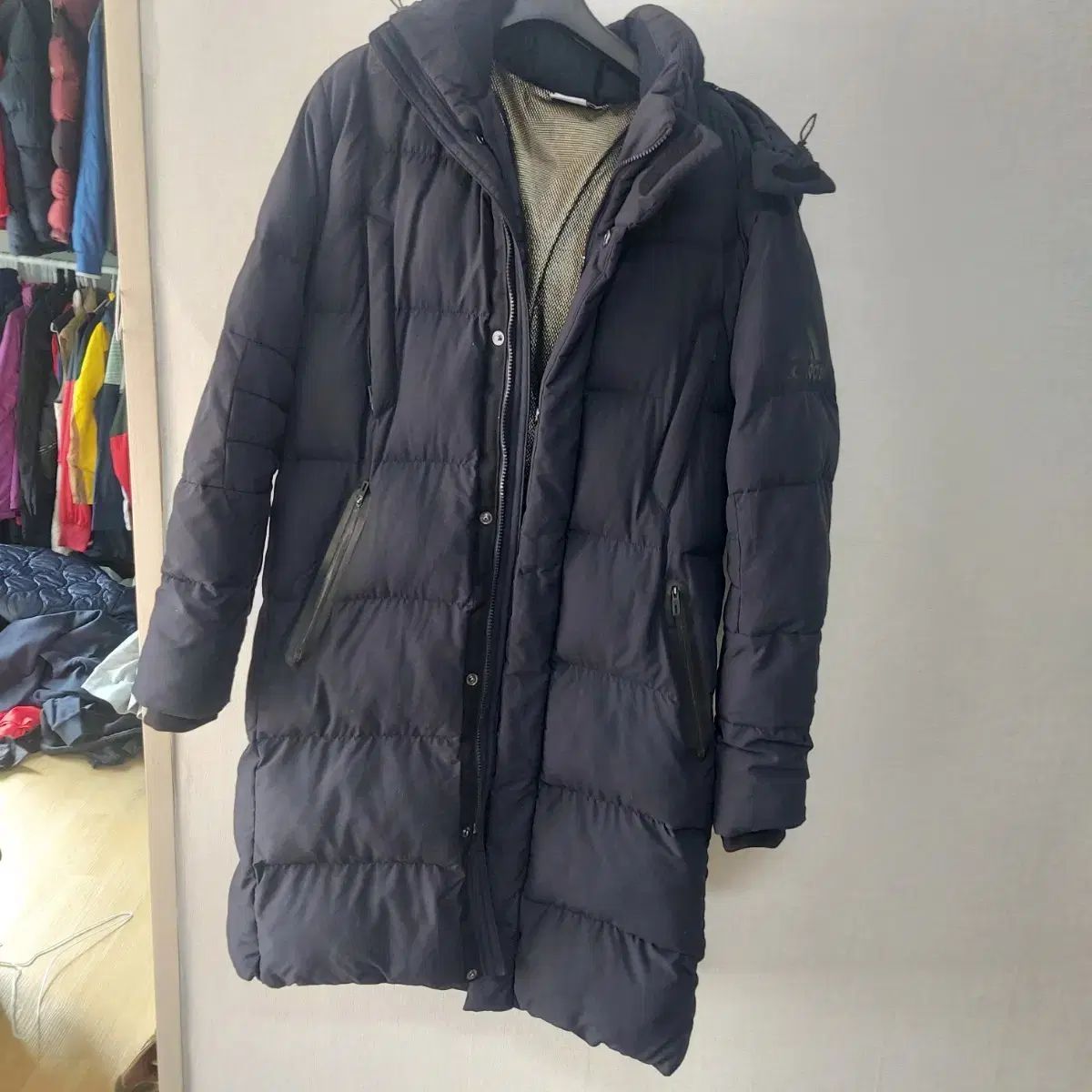 アディダス ブラック ダウンジャケット ロング丈