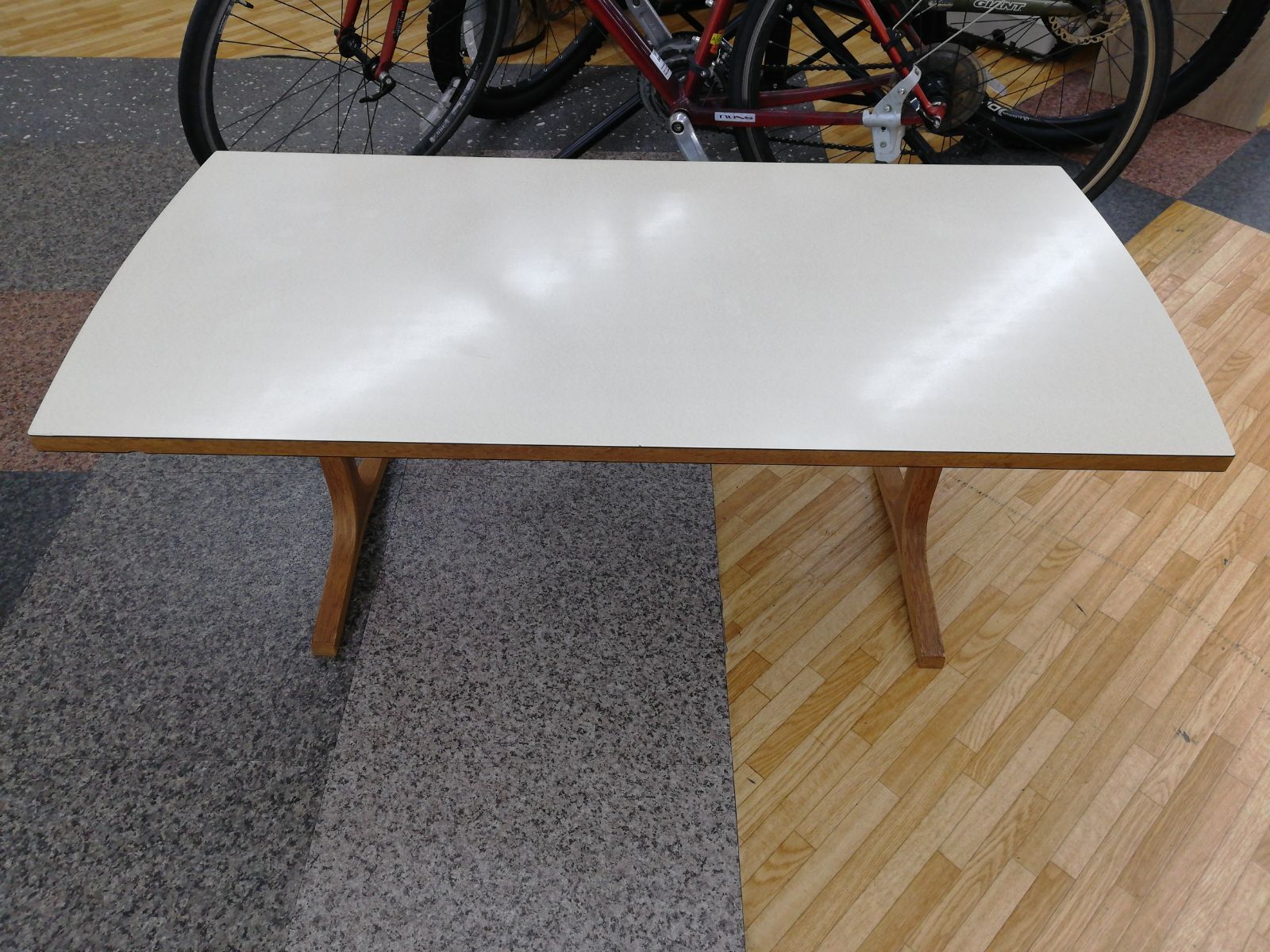 取付無料！カッシーナ ピエロ・リッソーニ ZAP ホワイトスチールロー