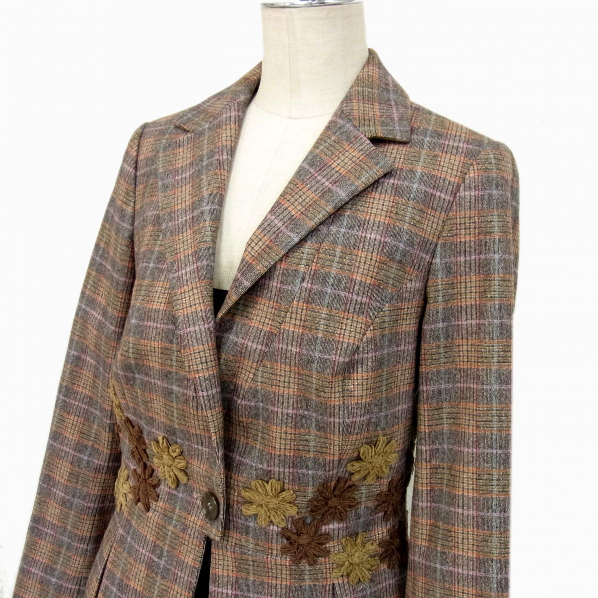 送料無料です。 定価18万 ETRO エトロ スーツ チェック柄 ジャケット スカート セットアップ フラワー刺繍 ペイズリータグ レディース イタリア製 【人気のアイテム】