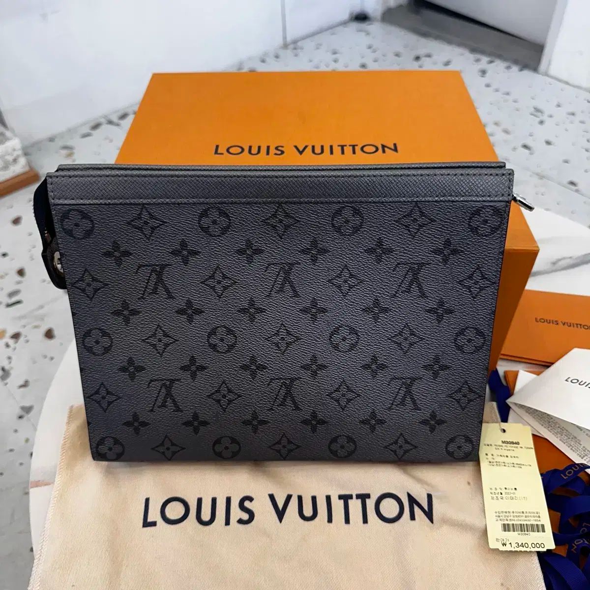 ルイヴィトン メタル ポーシェット ヴォワヤージュ