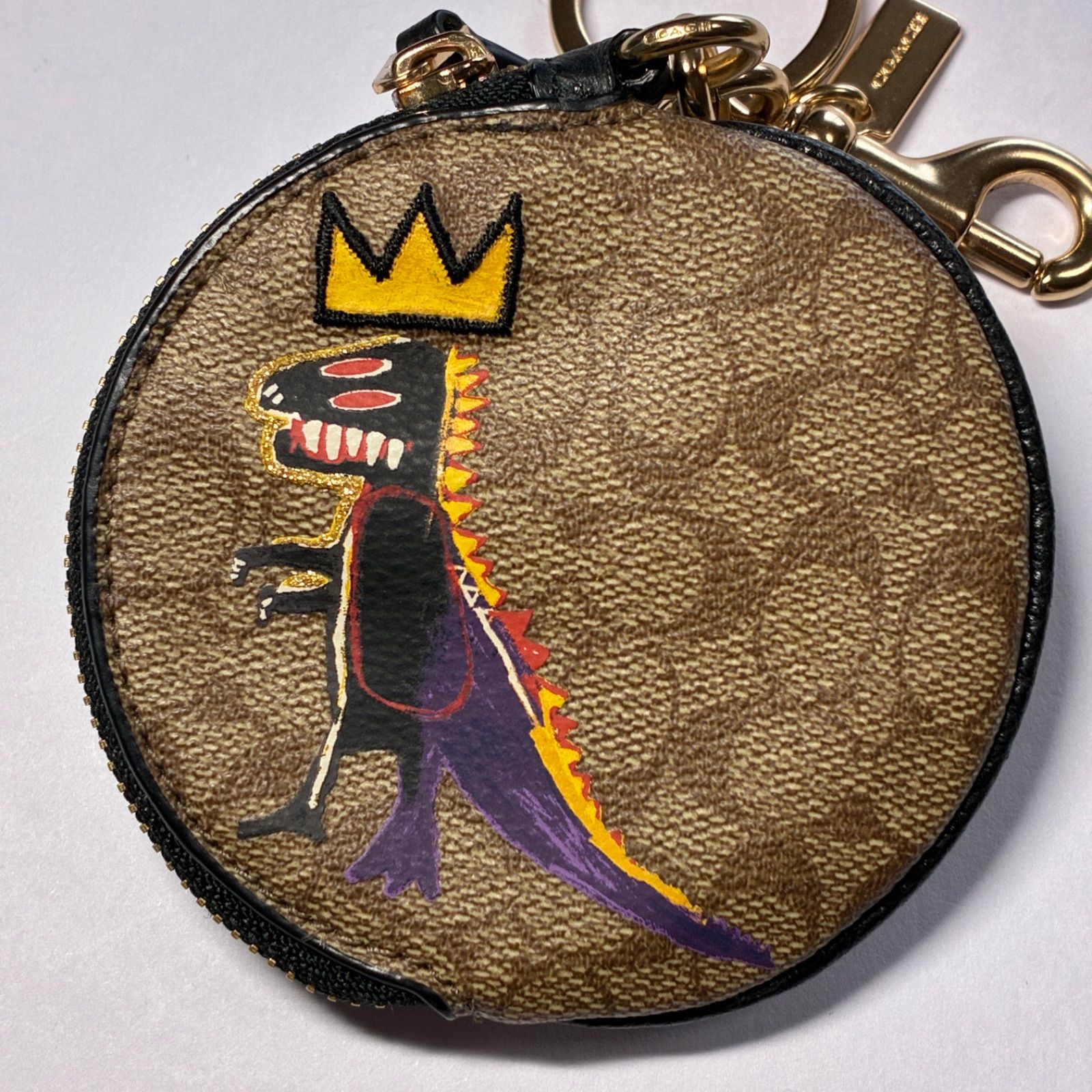 COACH/コーチ/コインケース/小銭入れ/ジャン ミシェル・バスキア/コラボ 【A384】 COACH】コーチ ぺブルレザー ジャン ミシェル  バスキア コラボ クラウン 王冠 ミニ ハーフ ムーン 三日月 ドーム型 ポーチ コインケース キーリング キーホルダー バッグチャーム ブラック  ...