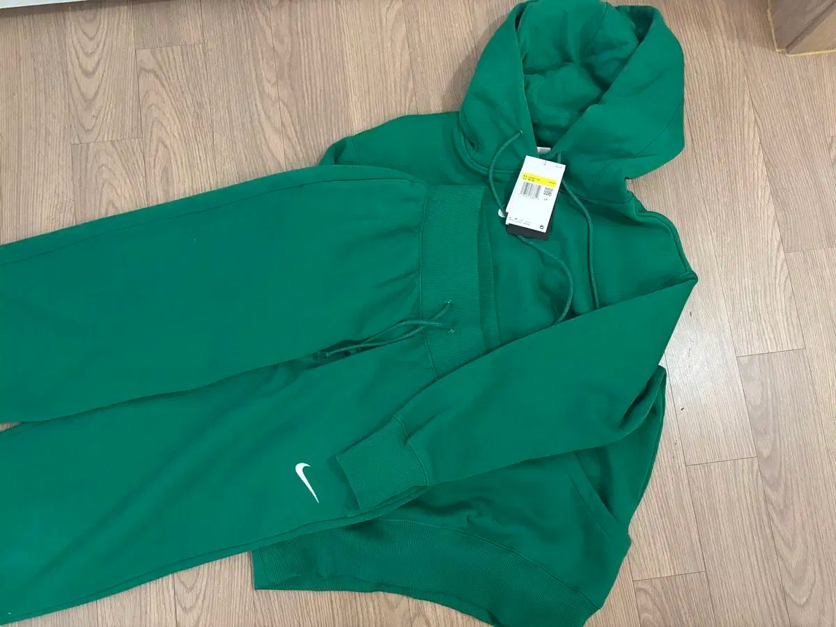 NIKE 起毛 WHO オーバ Tシャツ ジョガーパンツ オーバーサイズ ワイドフィット レディース Sサイズ ですが M