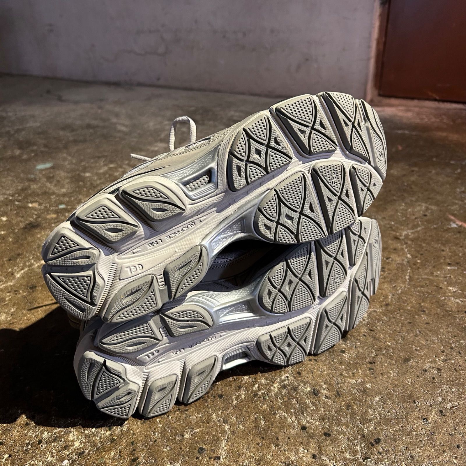 asics GEL-NYC RGD EMENT GREY/CLAY GREY 1203A735-020 アシックス 