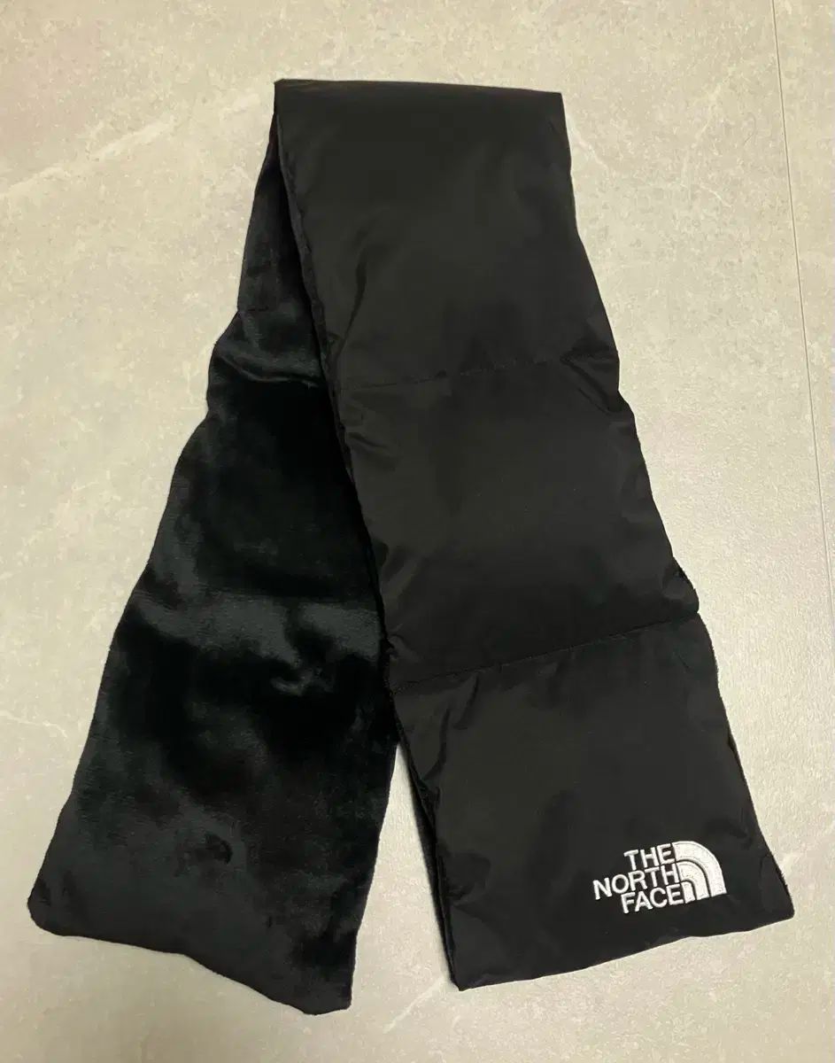 ザノースフェイス Tシャツ ダウン マフラー ブラック