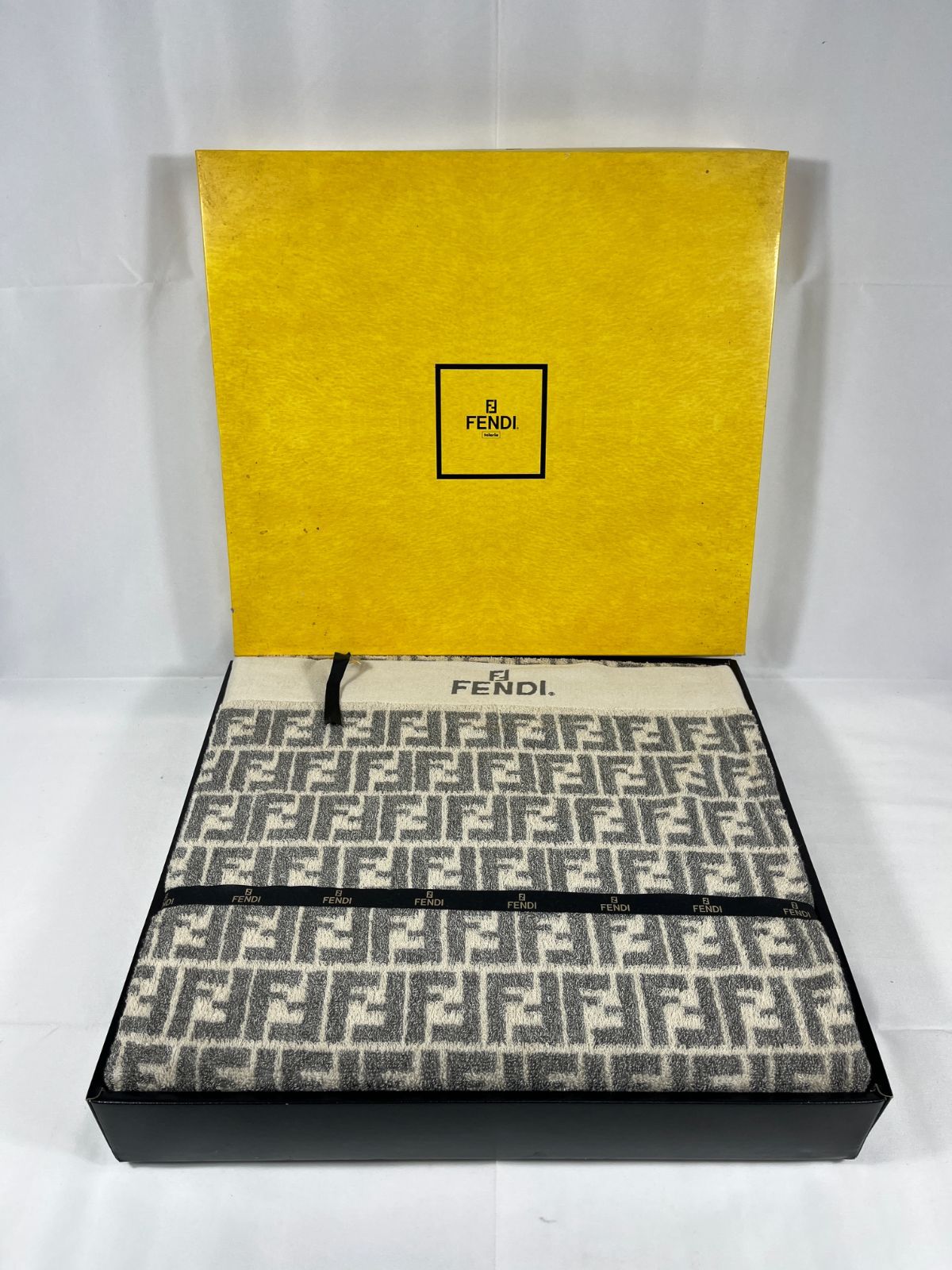 FENDI タオルケット ズッカ柄 フェンディ 寝具 箱付き 未使用品】FENDI