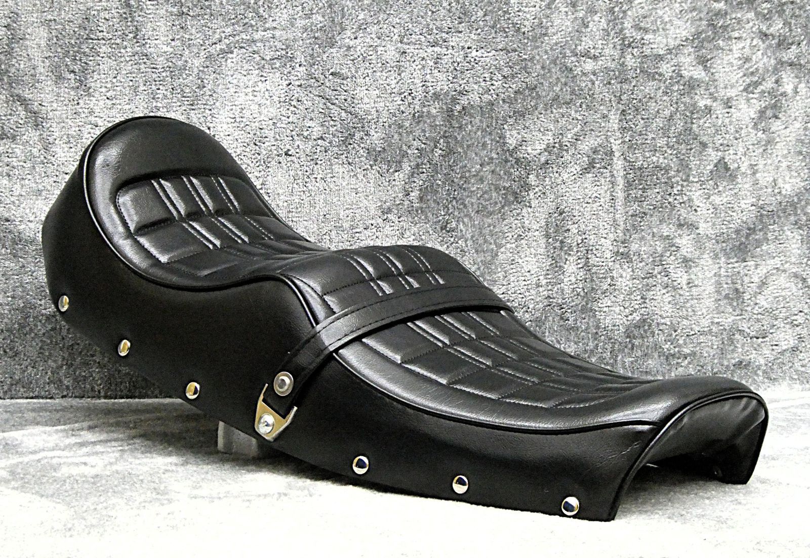 旧CB400F 鋲打ち 黒E4柄 カスタムシート/チョビ三CB400four ヨンフォア