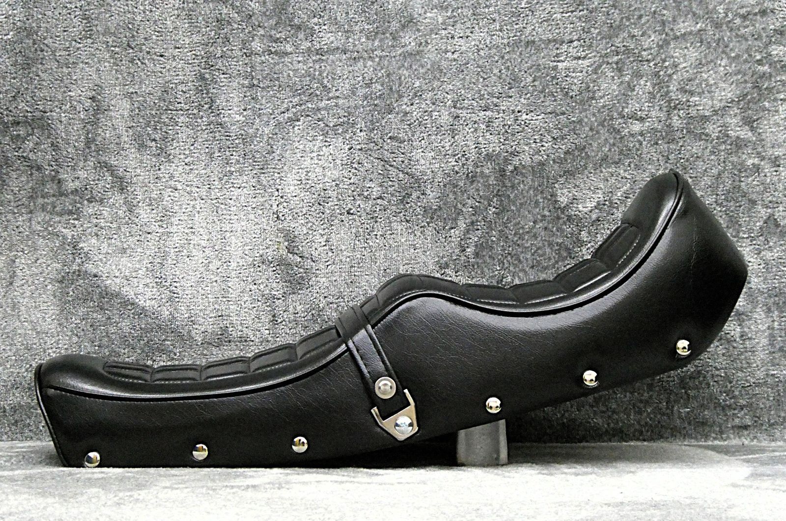 旧CB400F 鋲打ち 黒E4柄 カスタムシート/チョビ三CB400four ヨンフォア