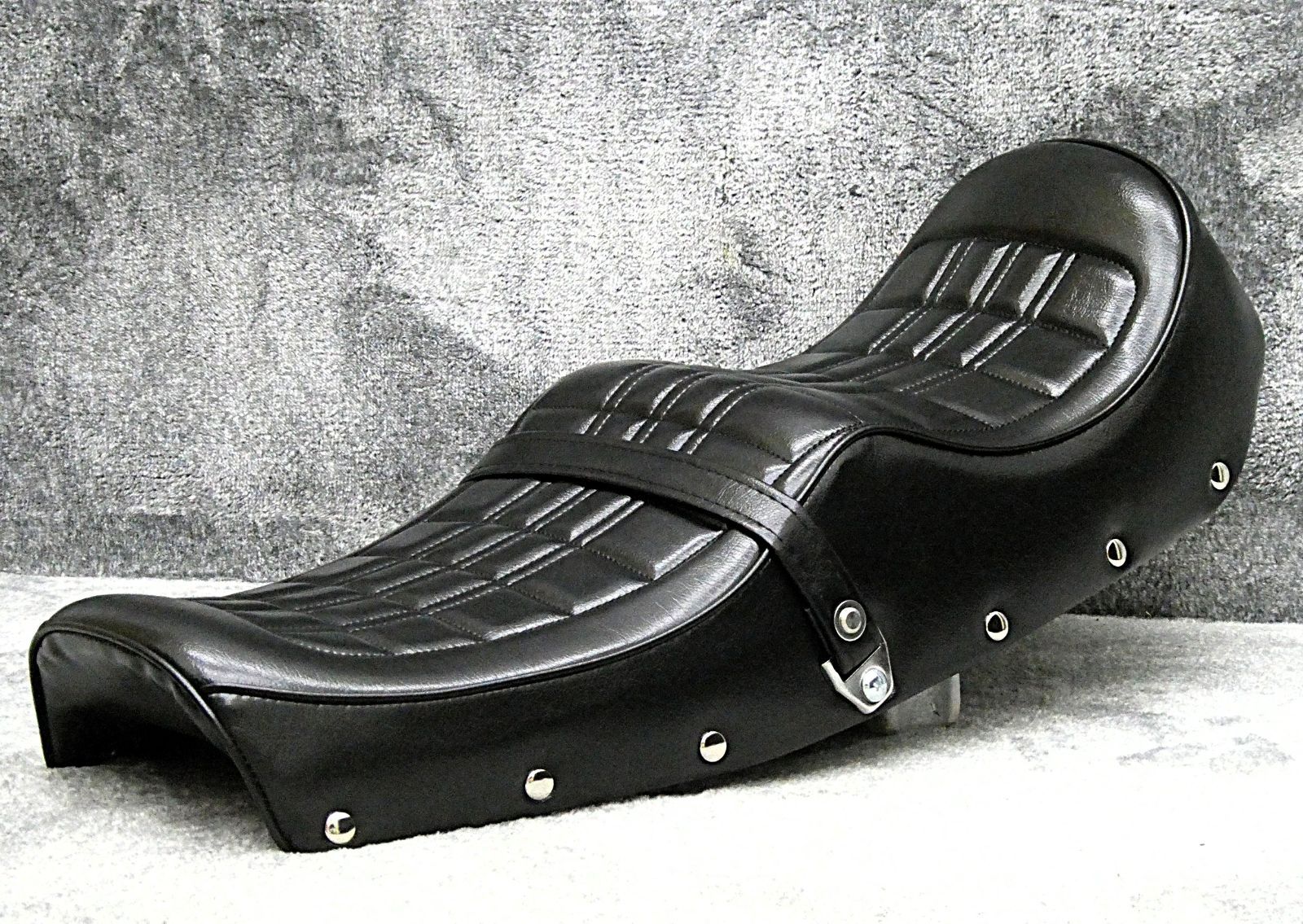 旧CB400F 鋲打ち 黒E4柄 カスタムシート/チョビ三CB400four ヨンフォア