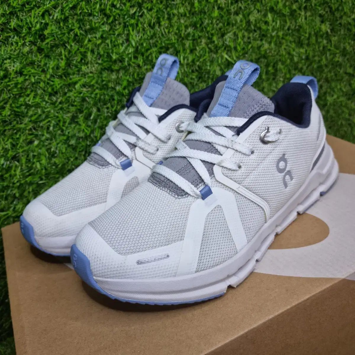On ランニングシューズ 白 ブルー スニーカー 220