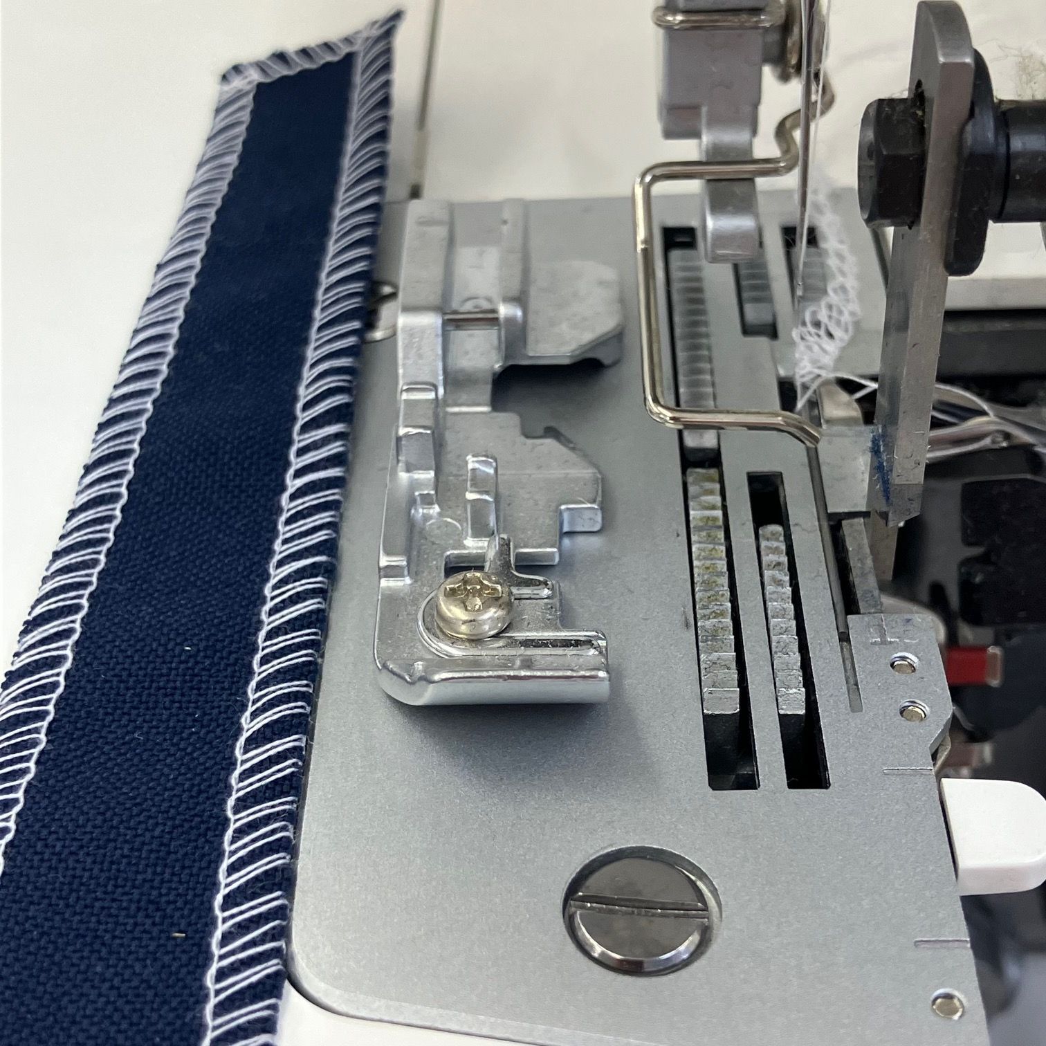 【O】JUKIロックミシ1本針3本糸MO-113DN 楽天市場】ジューキ 1本針3本糸ロックミシン ［ロックミシン］ MO