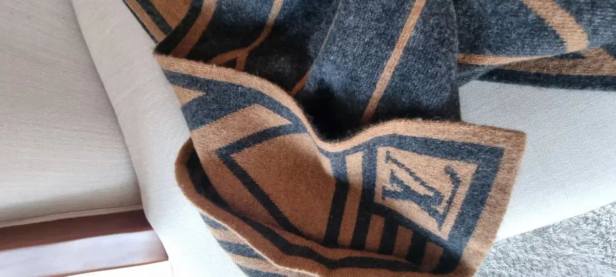 ルイヴィトン ロゴ カシミア マフラー