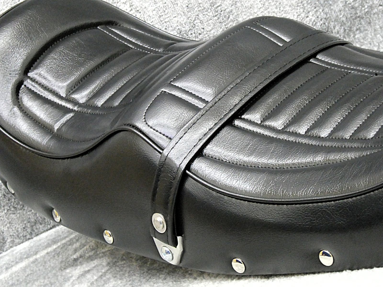 NC36 黒E4柄 カスタムシート /チョビ三CB400four NC36 黒E4柄 カスタムシート /チョビ三CB400four ヨンフォア アンコ