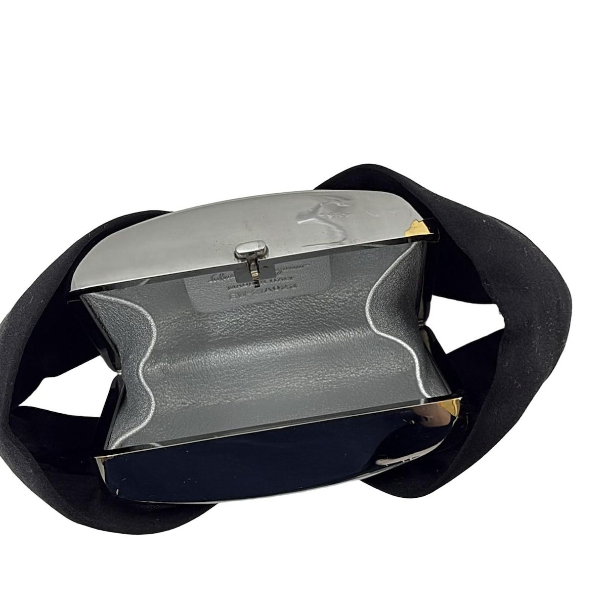 に近い FERRAGAMO SalvatoreFerragamo サルバトーレフェラガモ クラッチバッグ ヴァラ シルバー×黒 50％以上OFF!