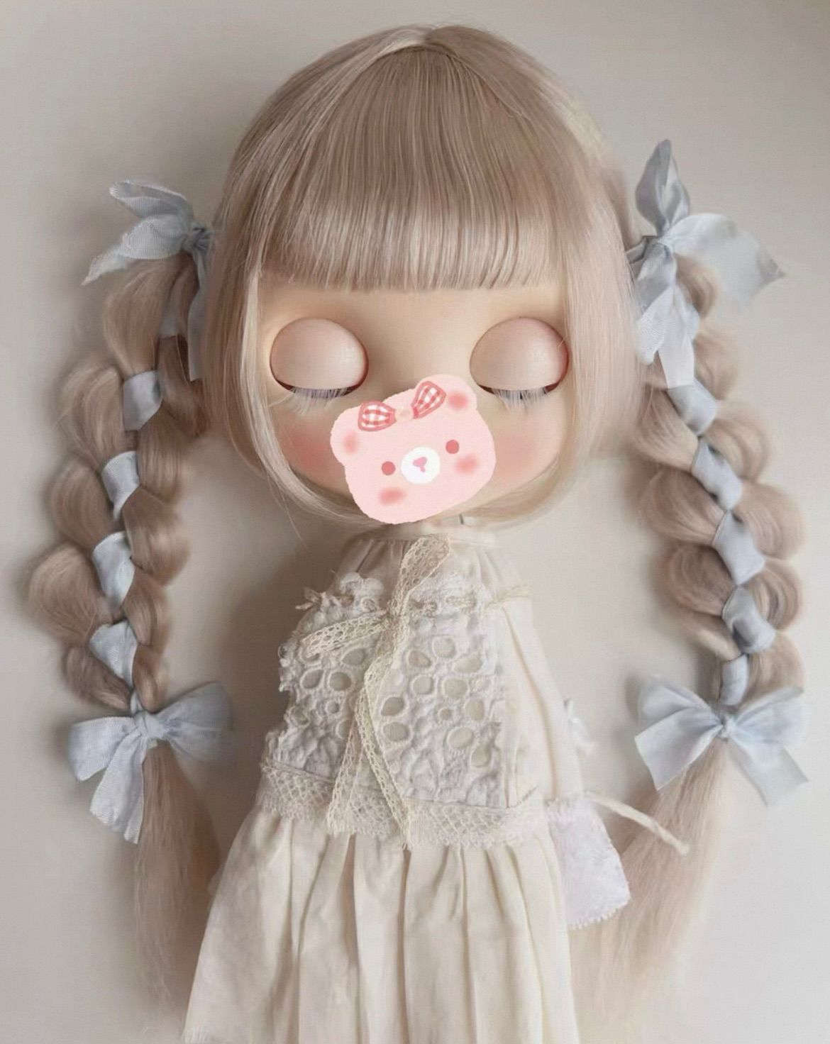 倉庫整理 品 ブライス ウィッグ モヘアウィッグ 海外作家 グレー 三つ編み ブルーリボン