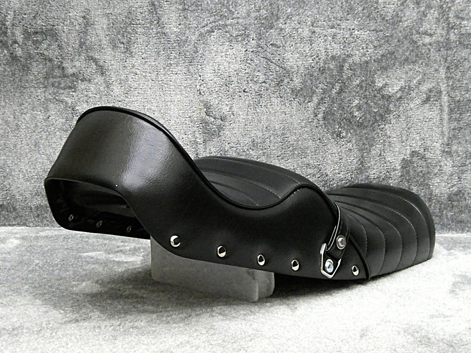 CB400F 新あんこ 鋲打ち 黒皮 タックロールシート/400four 旧CB400F 新アンコ 鋲打ち 黒皮 タックロールシート/チョビ三CB400four