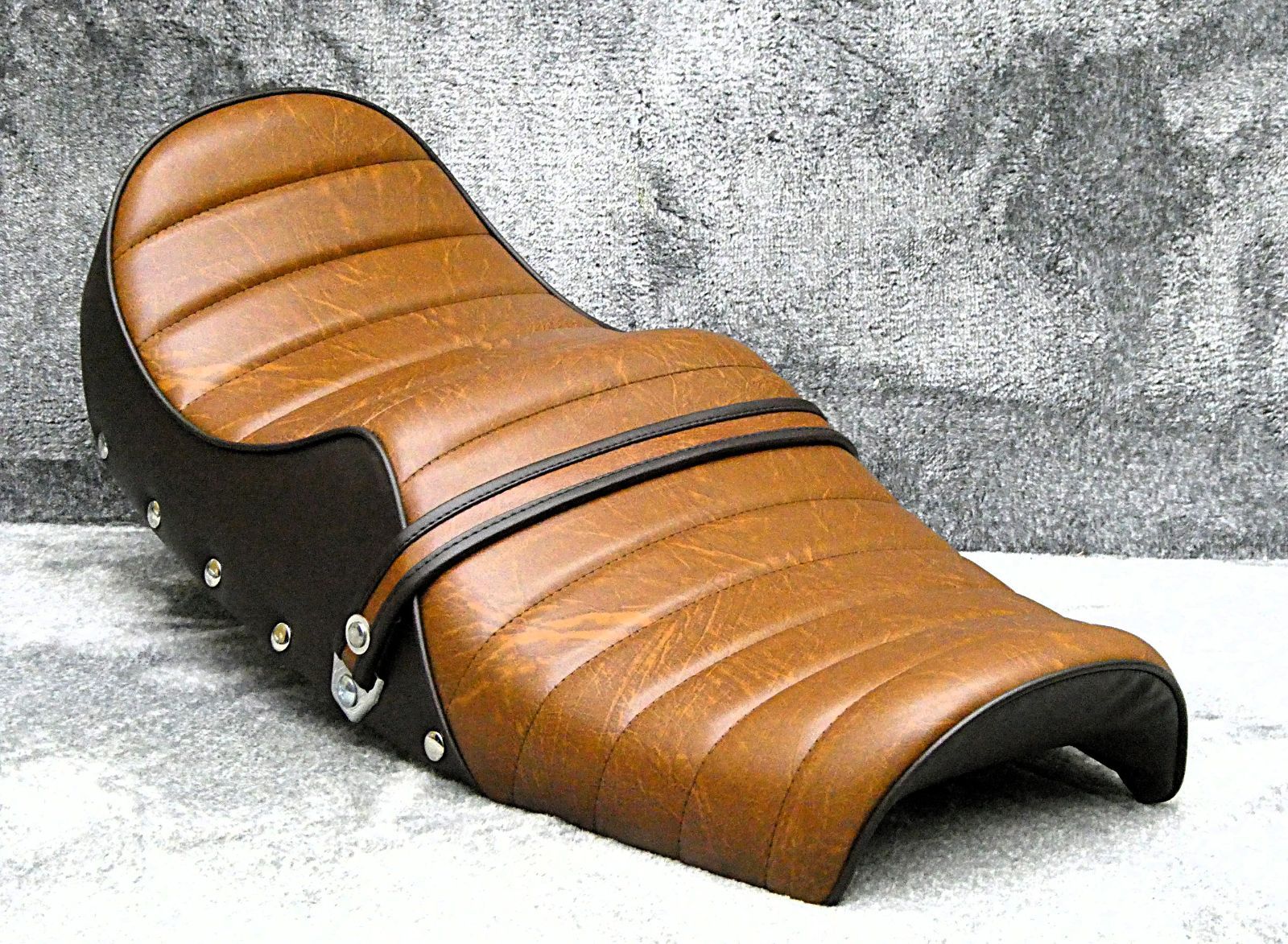 NC36 新あんこ E4黒 カスタムシート⁄CB400fourチョビ三 NC36 新あんこ