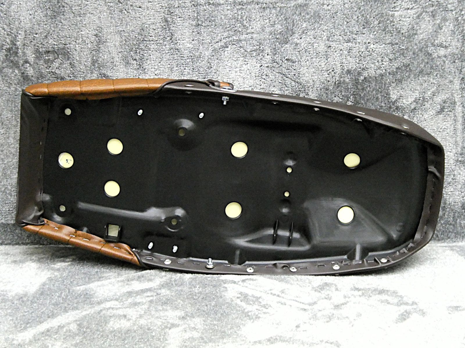 旧CB400F 新あんこ 鋲打ち 茶 タックロールシート/チョビ三CB400four