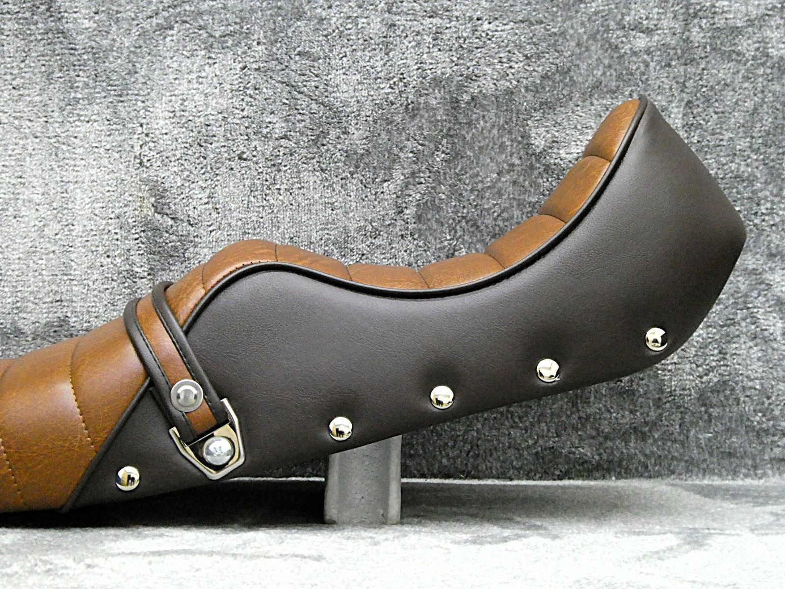 旧CB400F 新あんこ 鋲打ち 茶 タックロールシート/チョビ三CB400four