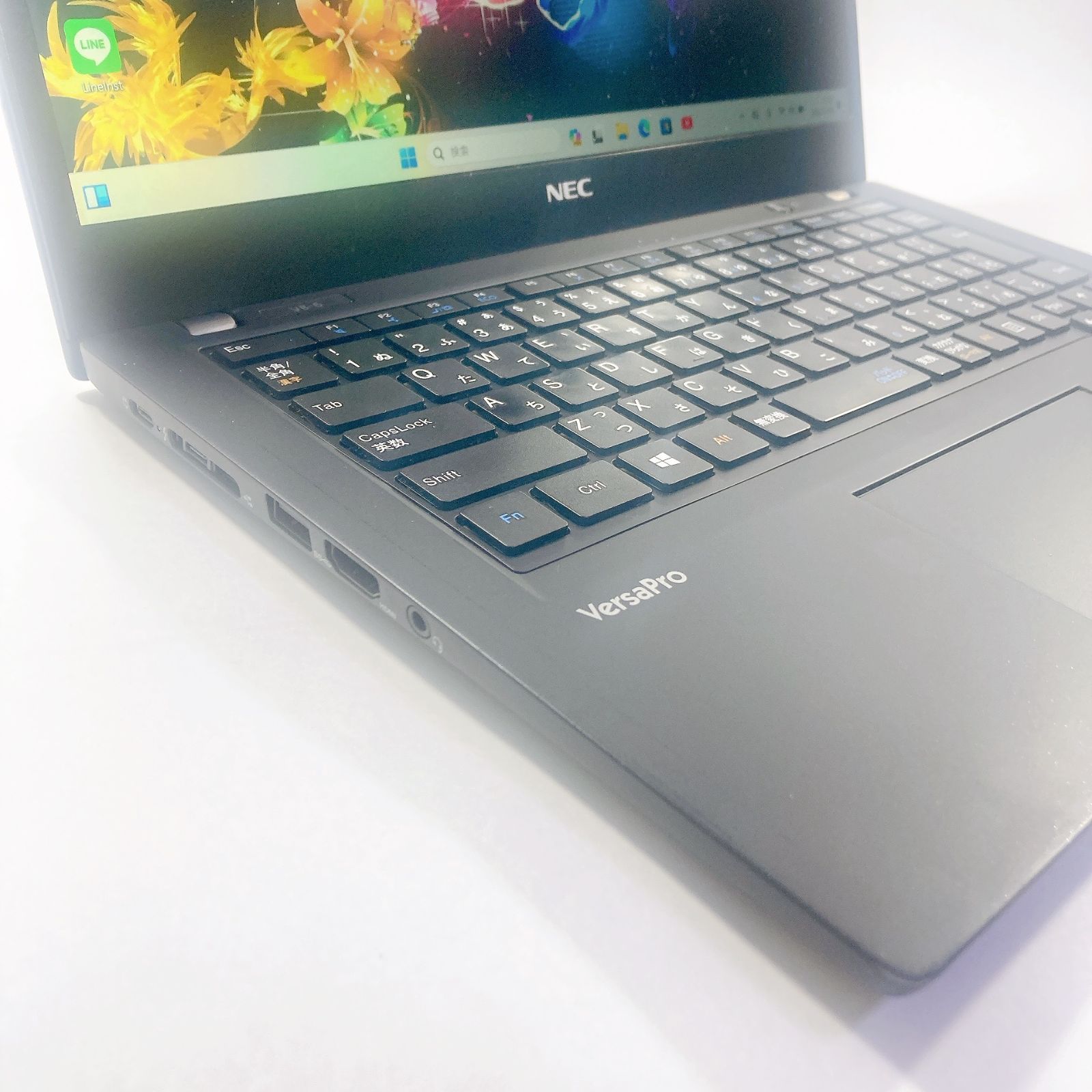 【美品】薄型 ⭐SSD爆速⭐ブルーレイ⭐設定済ですぐ使える✅白ノートパソコン ほぼ美品❣新品SSDでサクサク快適✨薄型ノートパソコン 白 カメラ付き