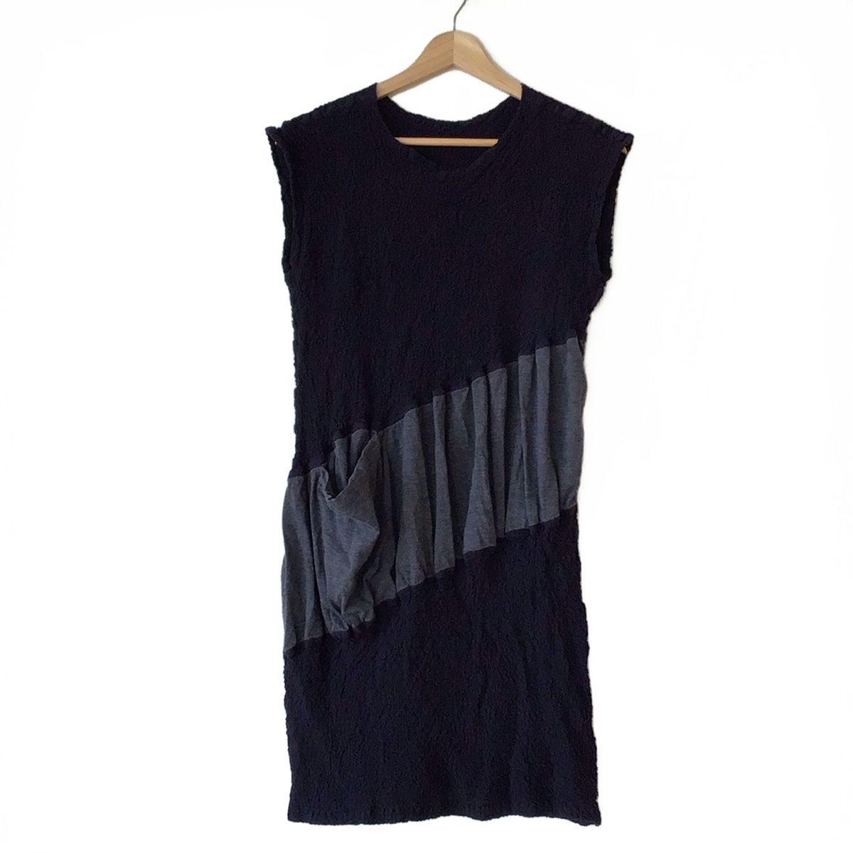 me ISSEY MIYAKE ミー イッセイミヤケ ワンピース レディース - ネイビー×グレー ノースリーブ ロング