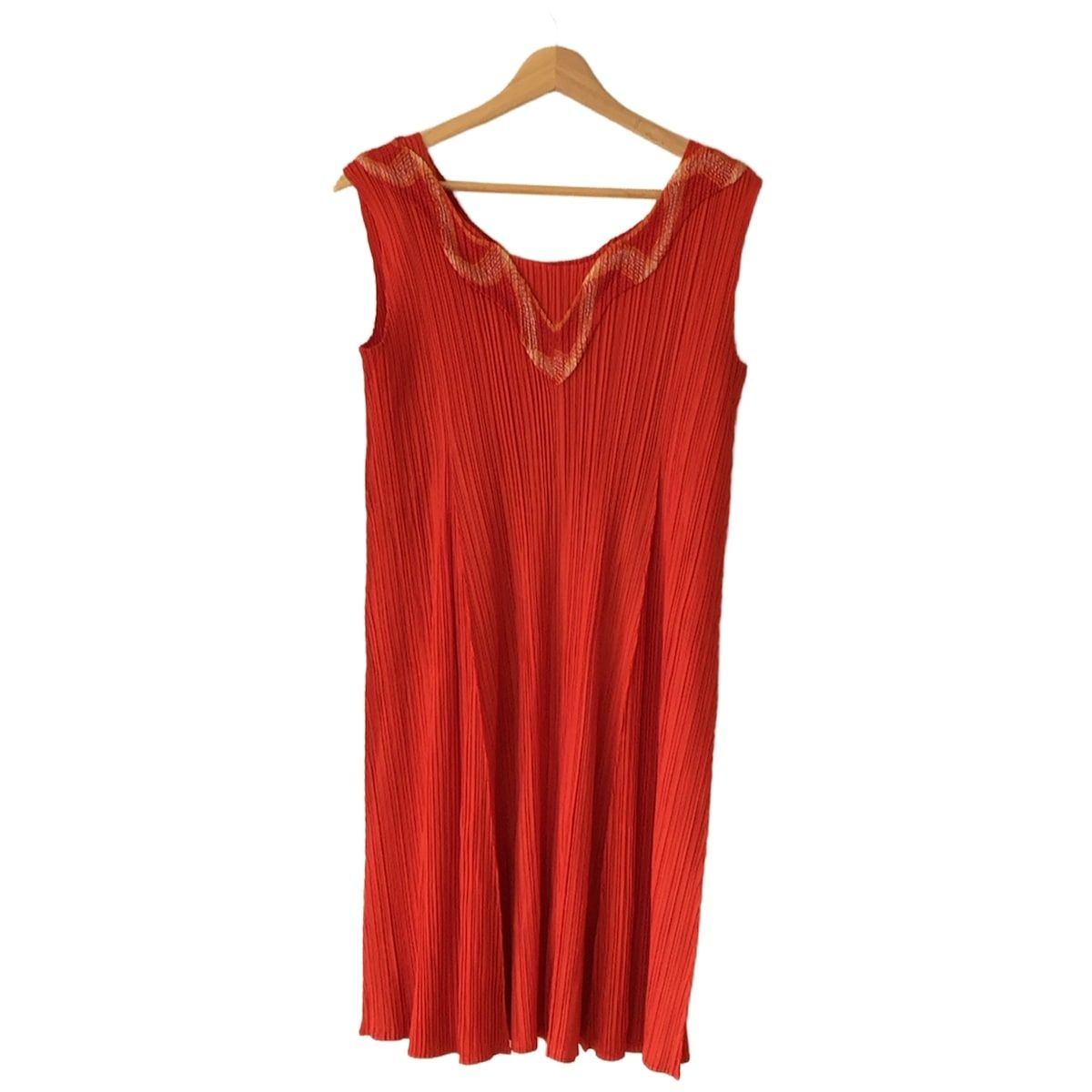 PLEATS PLEASE プリーツプリーズ ワンピース サイズ3 L レディース - レッド×ダークイエロー×白 ノースリーブ ひざ丈