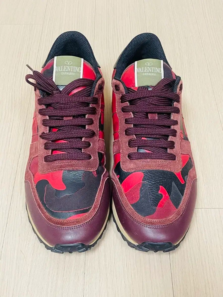 ヴァレンティノ ロックスタッズ スニーカー