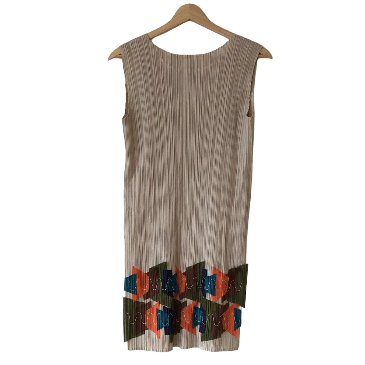 PLEATS PLEASE プリーツプリーズ ワンピース サイズ4 XL レディース - ベージュ×オレンジ×マルチ ノースリーブ ひざ丈