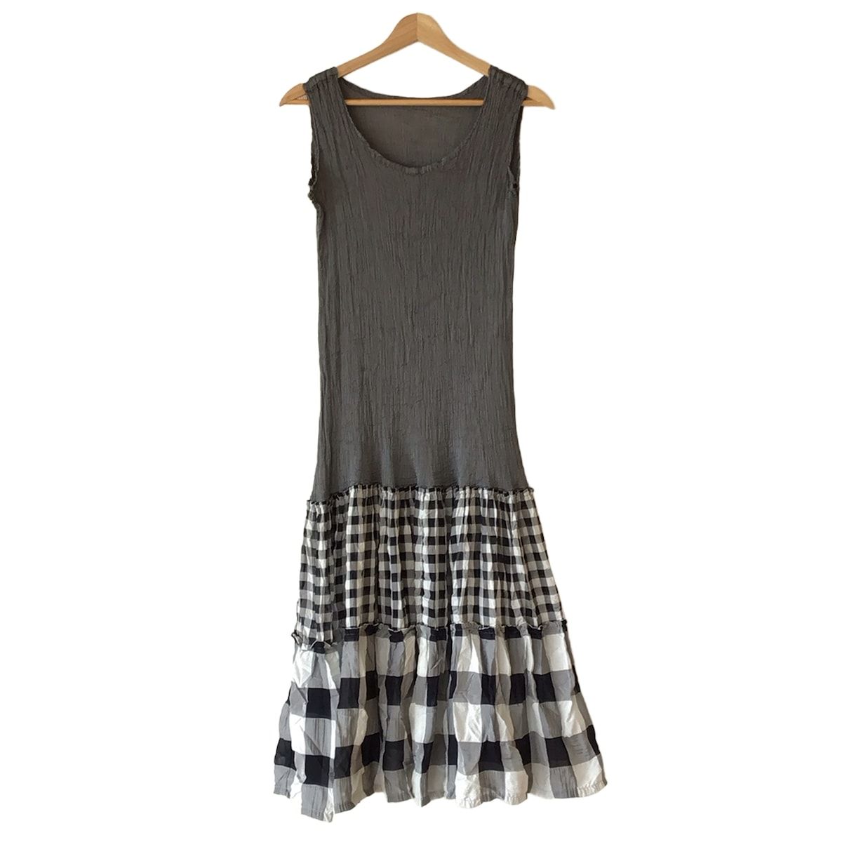 me ISSEY MIYAKE ミー イッセイミヤケ ワンピース レディース - グレー×黒 ノースリーブ ロング チェック柄
