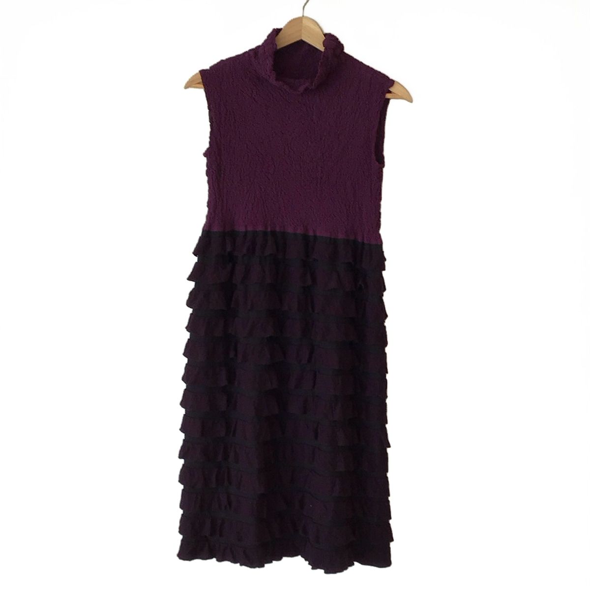 me ISSEY MIYAKE ミー イッセイミヤケ ワンピース レディース - パープル×黒 ノースリーブ ロング フリル