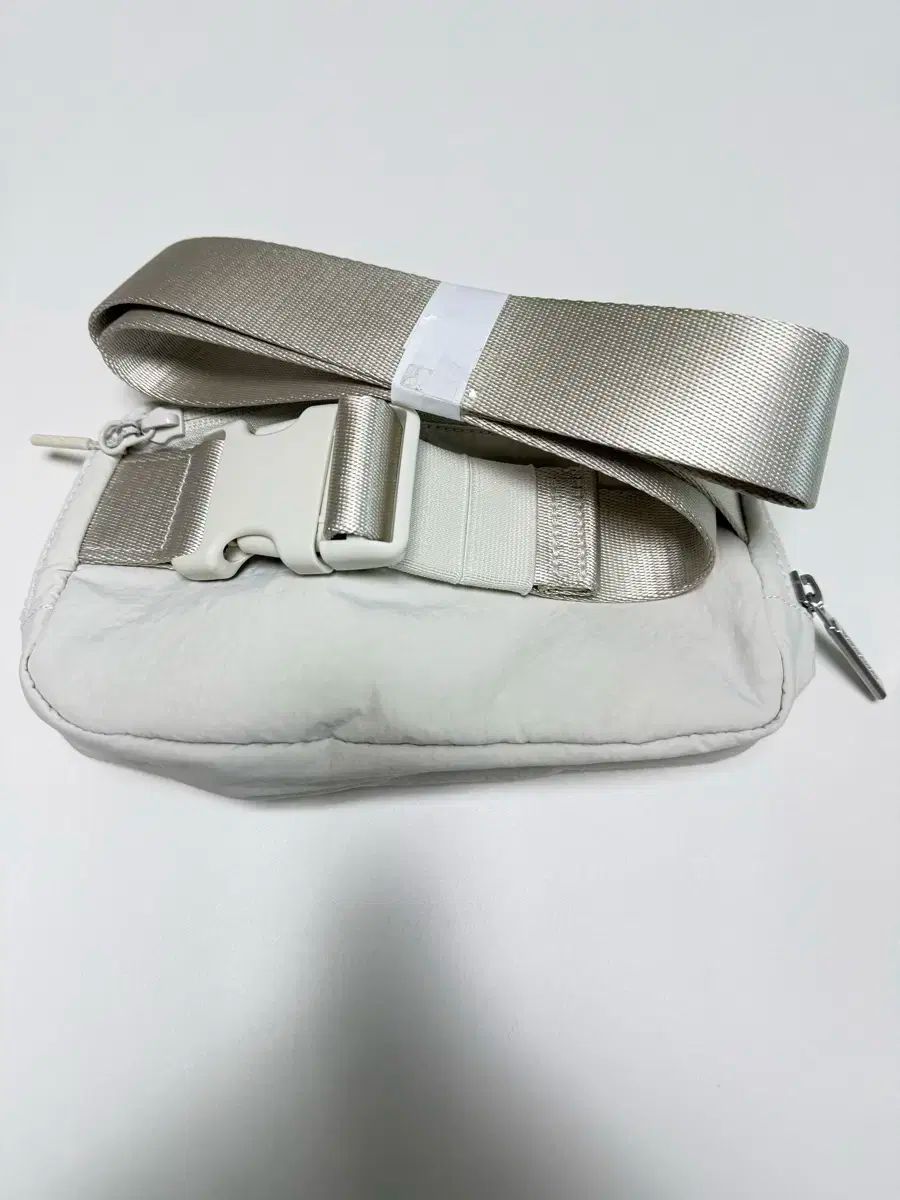  ルルレモン エブリウェア ベルトバッグ 1 L メッセンジャーバッグ ショルダーバッグ