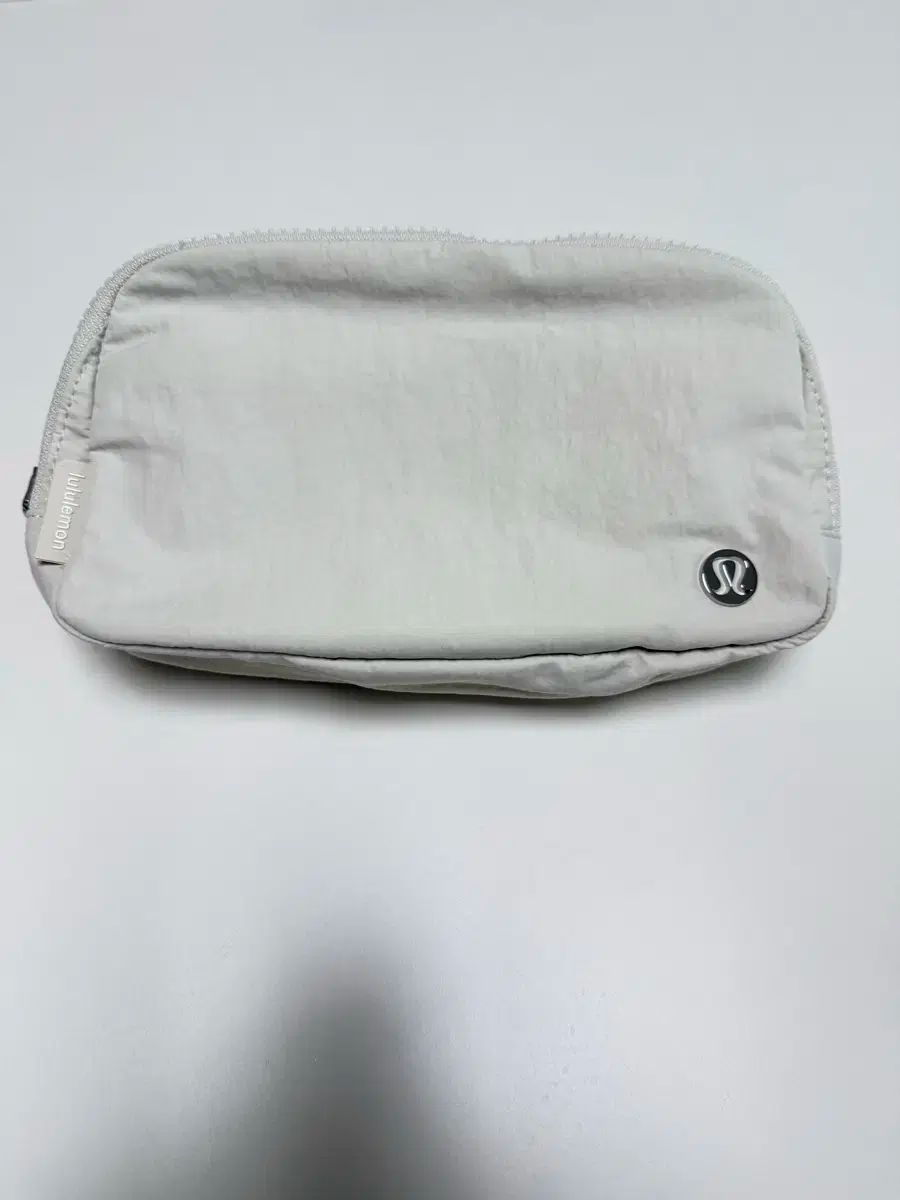 ルルレモン エブリウェア ベルトバッグ 1L