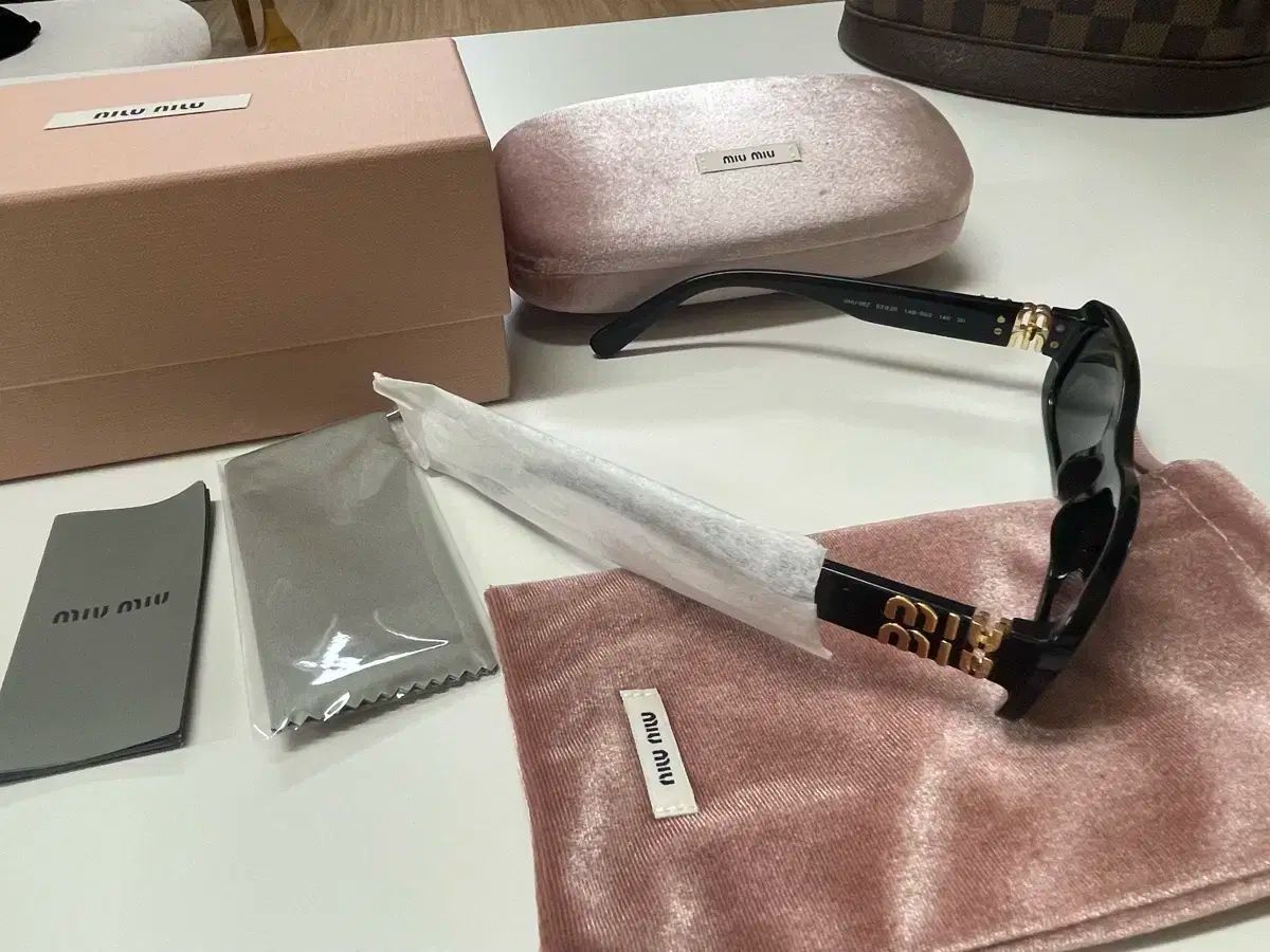 ミュウミュウ サングラス 0 MU