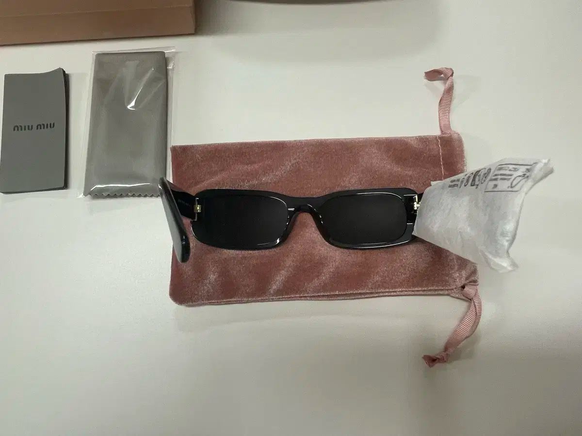 ミュウミュウ サングラス