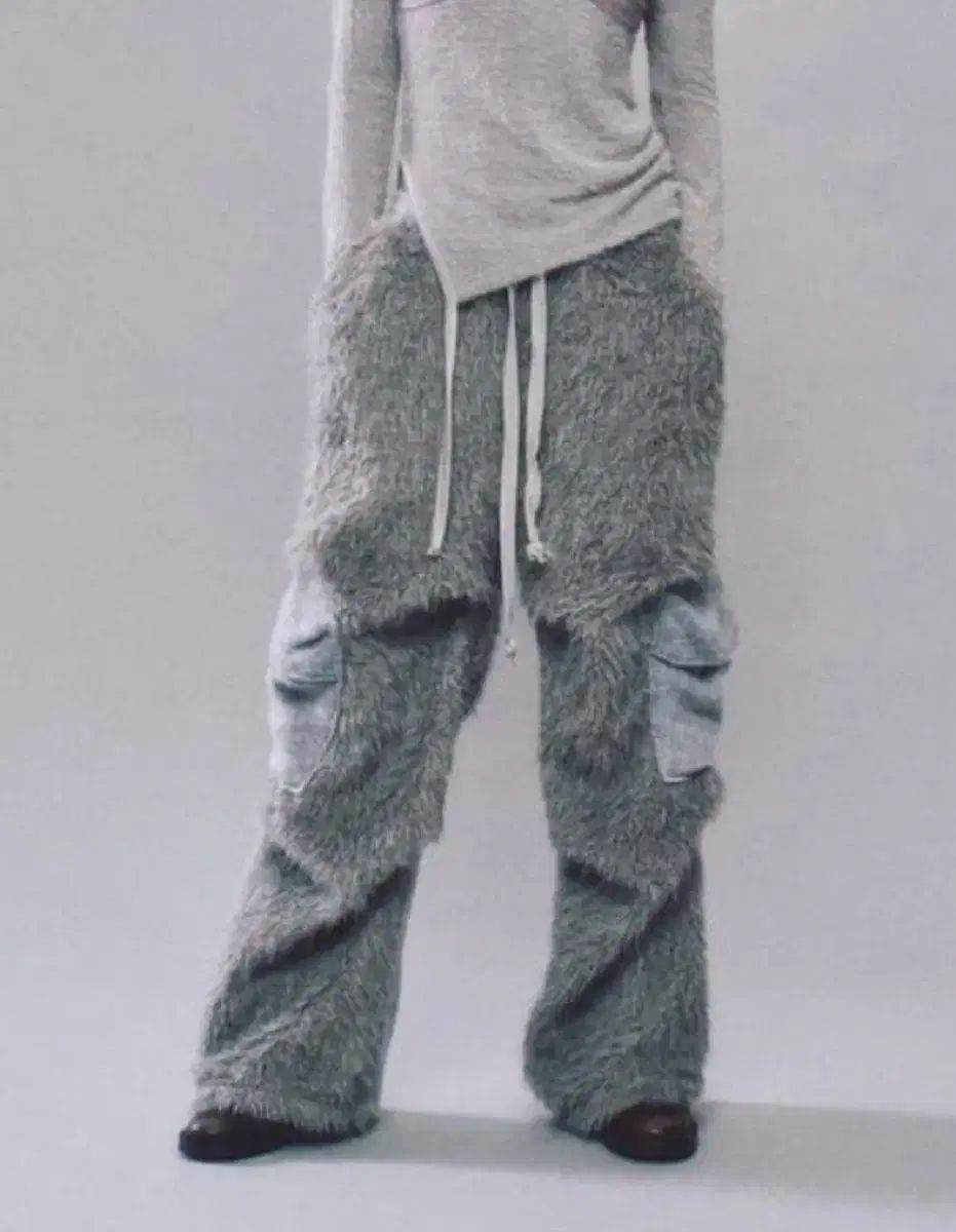 SOMSOC ぬいぐるみ속 BAIL FUZZY CARGO PANTS_M GREY